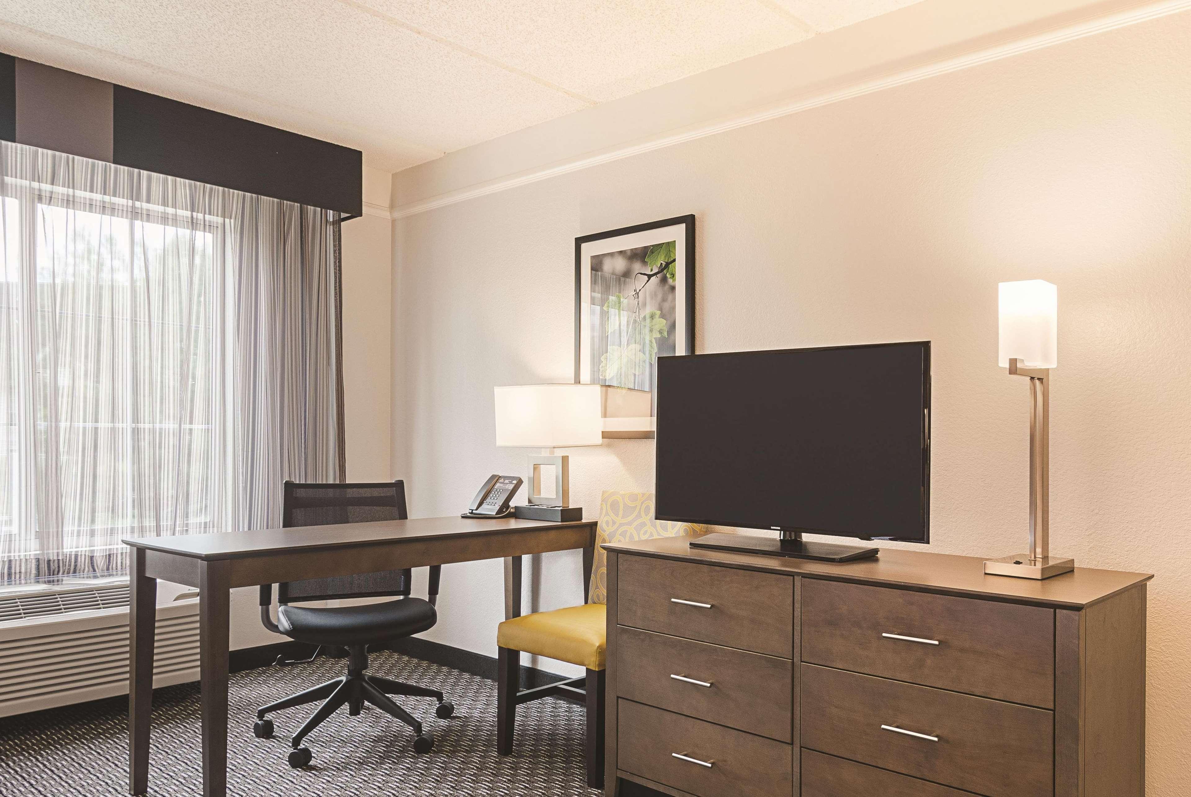 Hotel La Quinta By Wyndham Atlanta Perimeter Medical Sandy Springs Exterior foto